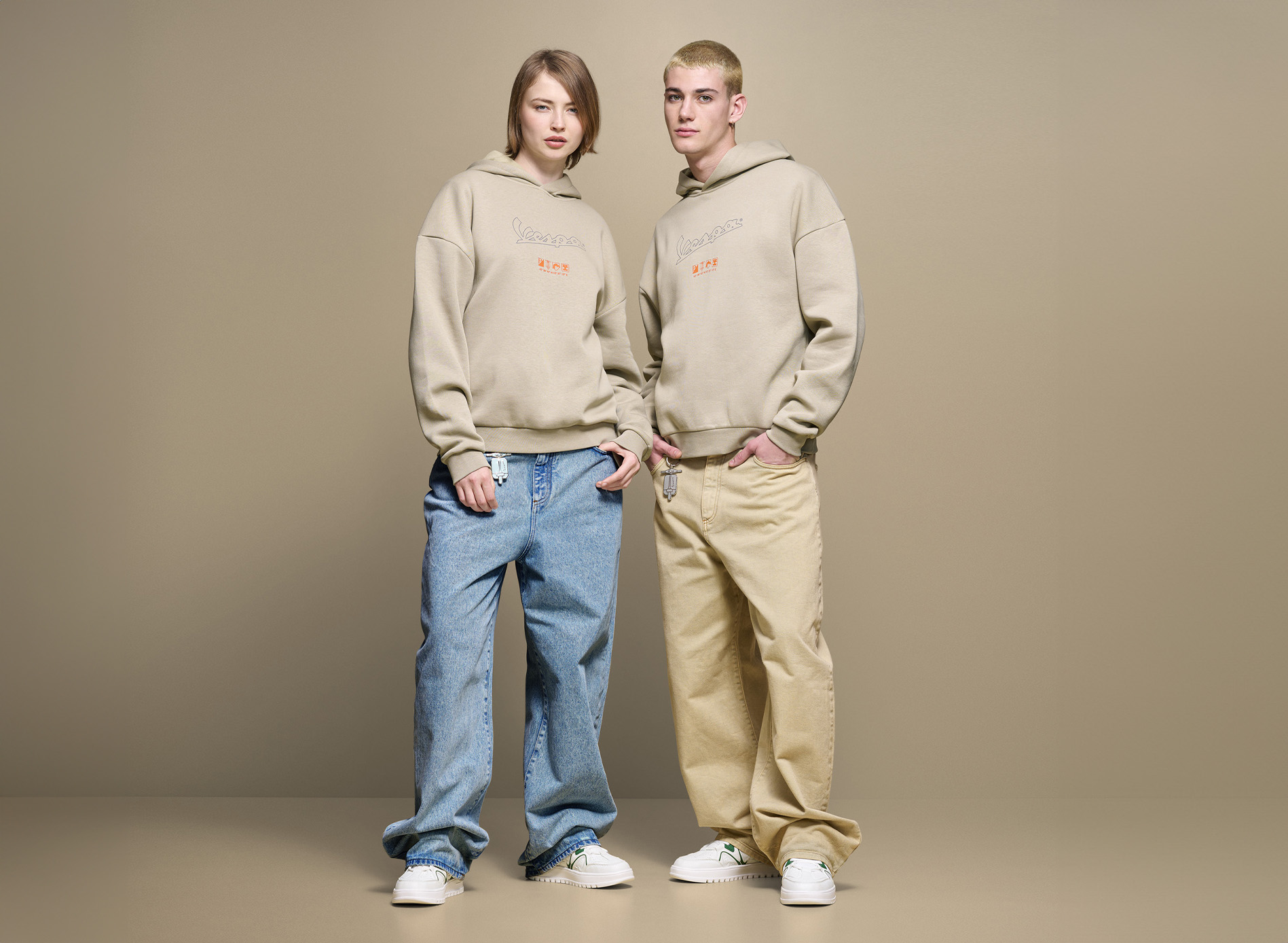 Sweat à capuche Vespa Nomad beige Collection DEC